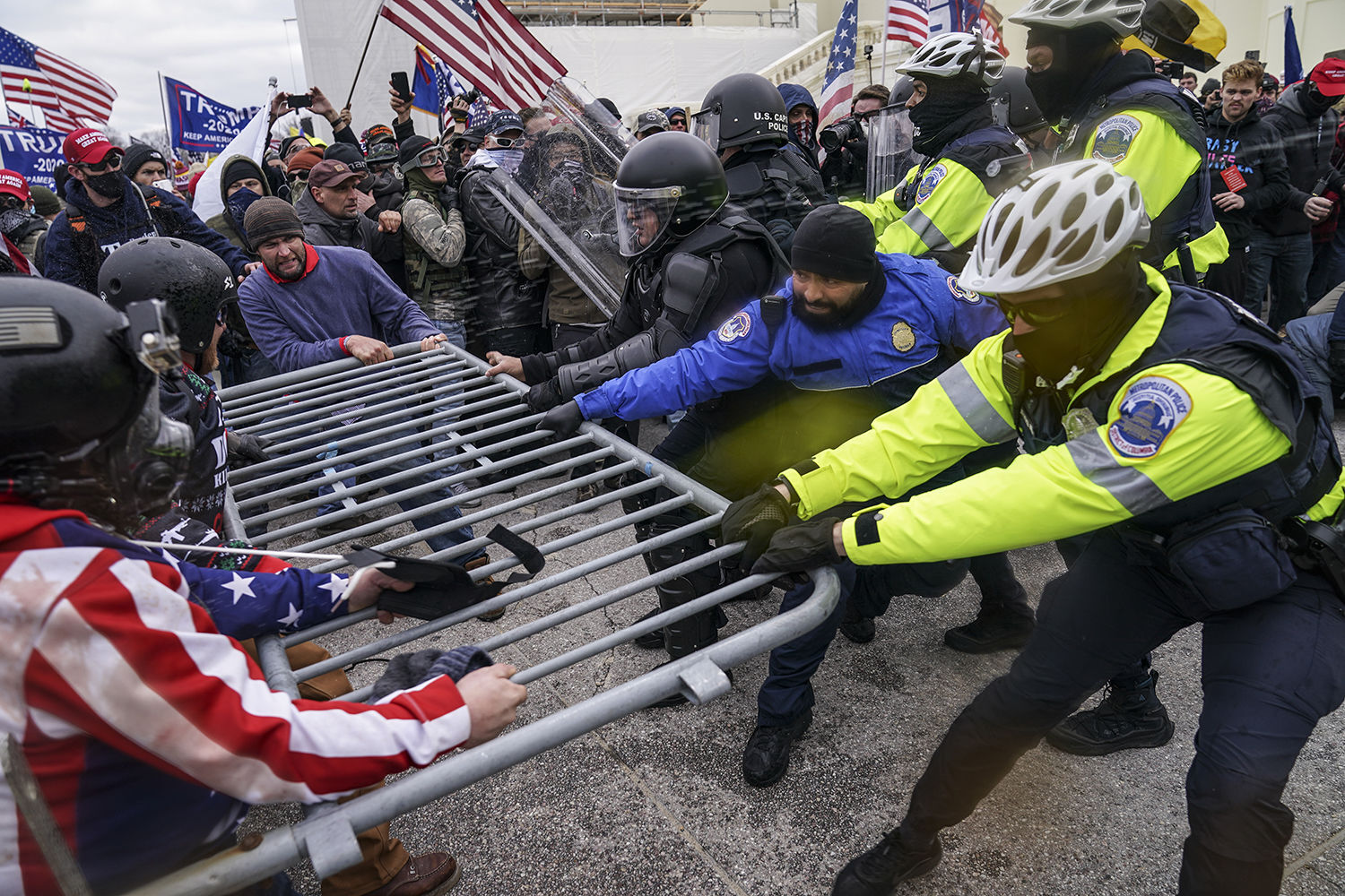 hires: Capitol riot, outside